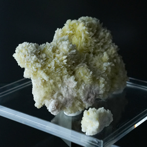 Novacekite in Calcite