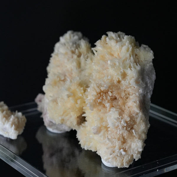 Novacekite in Calcite