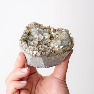 {Rare} Pink Fluorite on Beryl (Aquamarie), Muscovite