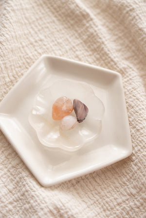 New Mexico Tumbled Stone with Onyx Petal Dish
