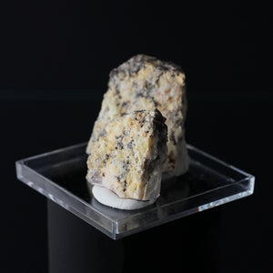 Opal var. Hyalite on Pegmatite